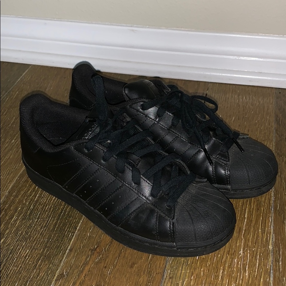 ‼️BLACK ADIDAS SUPERSTARS‼️